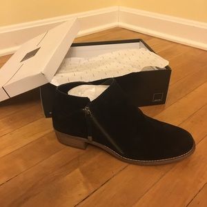 Brand new 9.5 dolce vita booties